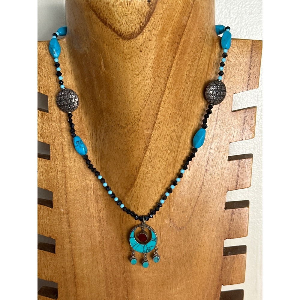 Southwestern Turquoise Black Beaded Crescent Moon Pendant Necklace 18 Inch